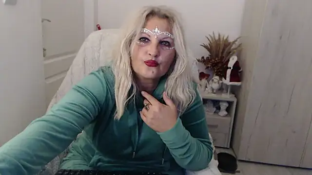 Divineblond Adlı Modelin Canlı XXX Sohbeti