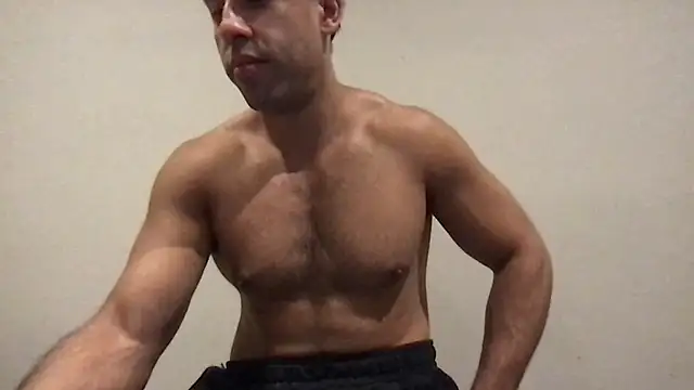 XXX chat uživo modela BigGuyMuscle