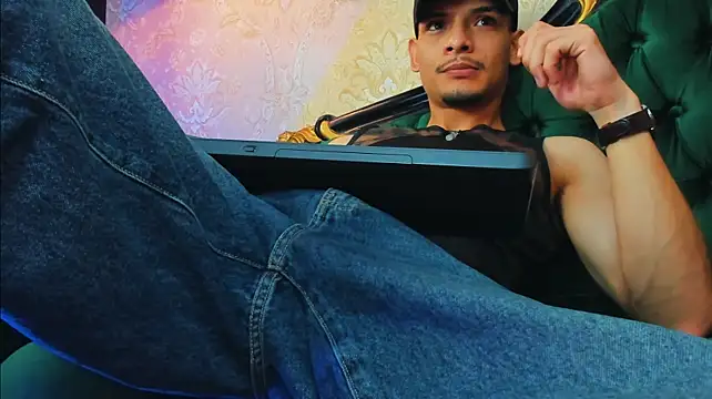 AlessandroKiing's Live XXX Chat