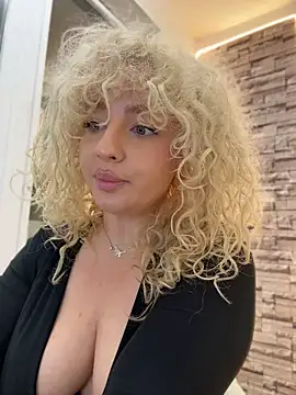 CurlyDaisy's Live XXX Chat