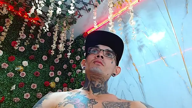 Boy_tatto77: онлайн-секс-чат