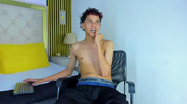 JustinSecret's Live XXX Chat