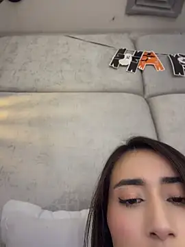 Chat XXX en directo de IvonneOwen