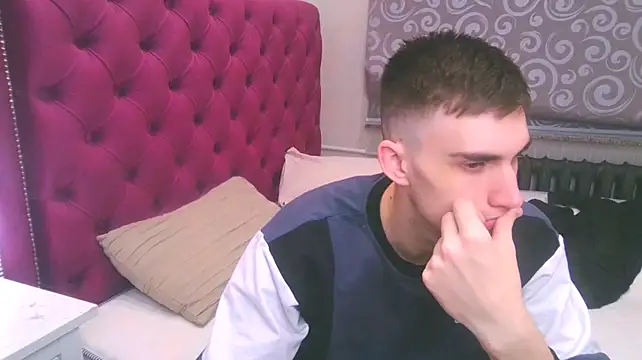 DeanWilde live XXX chat