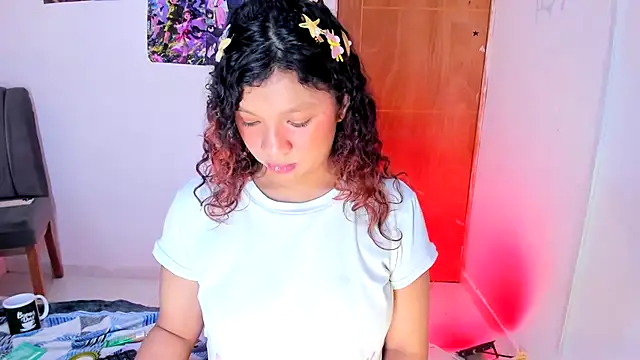 Emily_Coper18: онлайн-секс-чат