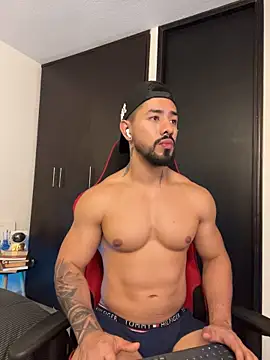 צ'אט XXX בשידור חי של Ezzio_Scolaro