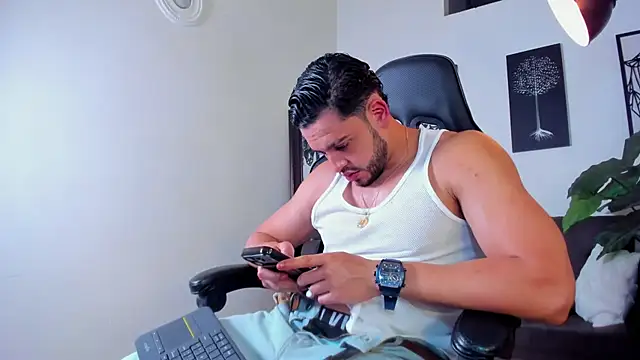 Justin_kingX7 Adlı Modelin Canlı XXX Sohbeti