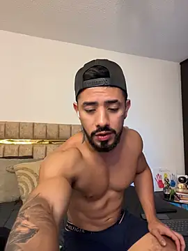 Ezzio_Scolaro's Live XXX Chat
