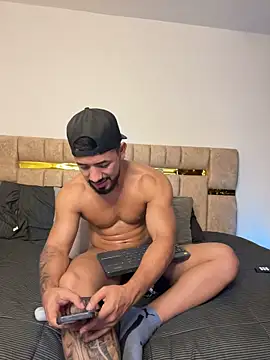 Ezzio_Scolaro's Live XXX Chat