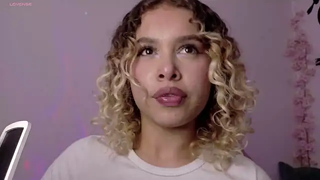 צ'אט XXX בשידור חי של Haelycute