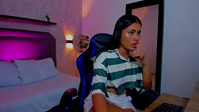 XXX chat uživo modela laura_chips