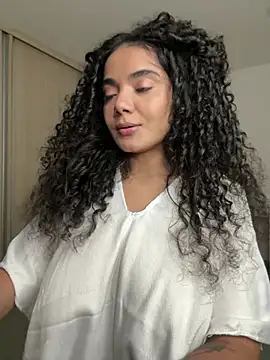 CurlyierrのライブXXXチャット