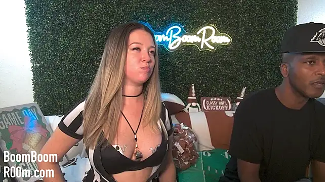 boomboomr00m's Live XXX Chat