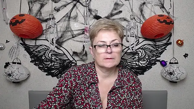 EmiliaGree's Live XXX Chat