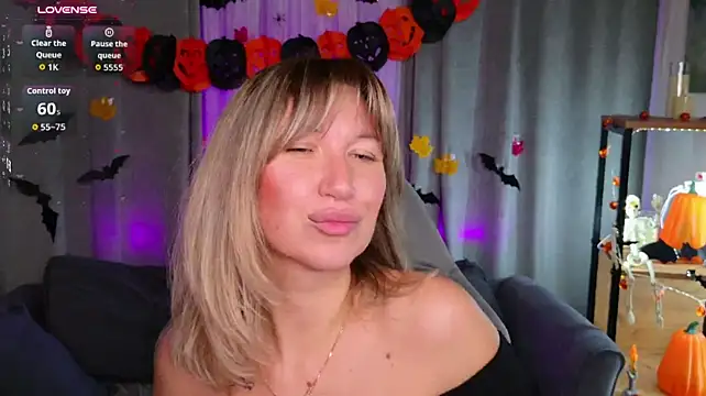 MilaBott Adlı Modelin Canlı XXX Sohbeti