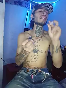 Tattoboy19cm Chat XXX in diretta