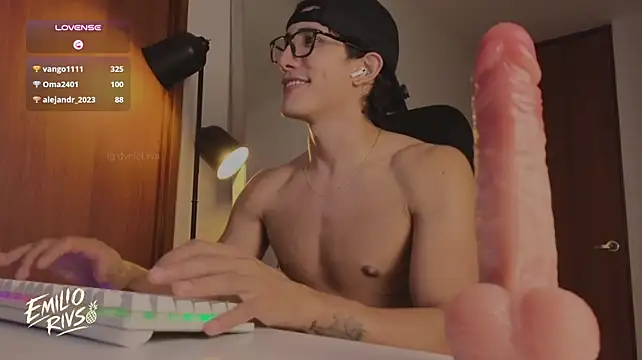XXX chat uživo modela emilio_rivs