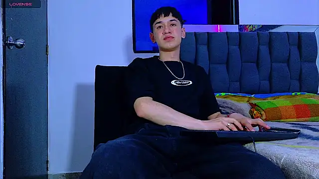 Twink_daren Adlı Modelin Canlı XXX Sohbeti