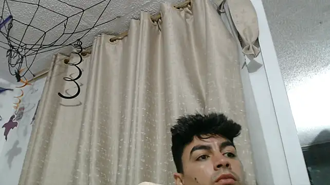 DiorenFox Adlı Modelin Canlı XXX Sohbeti