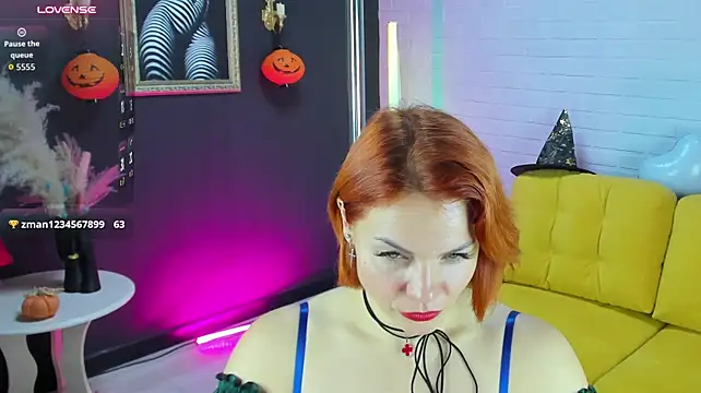 MayaaFire's Live XXX Chat