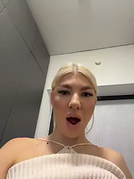 NewLaleのライブXXXチャット