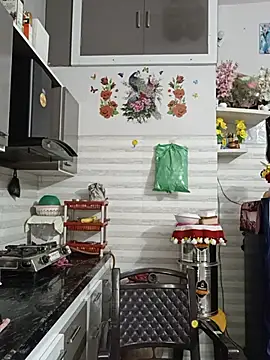 Pokazy przed kamerką – Kaur_Simran_01