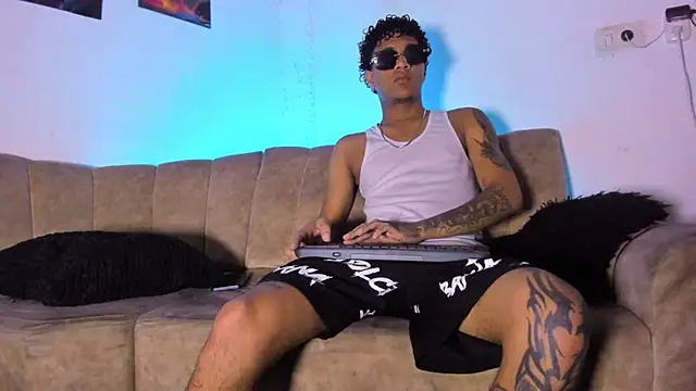 Marcus_and_Tony's Live XXX Chat