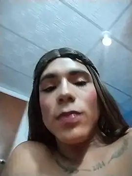 XXX chat uživo modela Julian_Akerman
