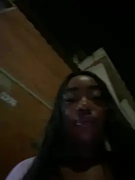צ'אט XXX בשידור חי של MonicaSex_