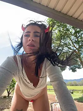 aus_queen Adlı Modelin Canlı XXX Sohbeti