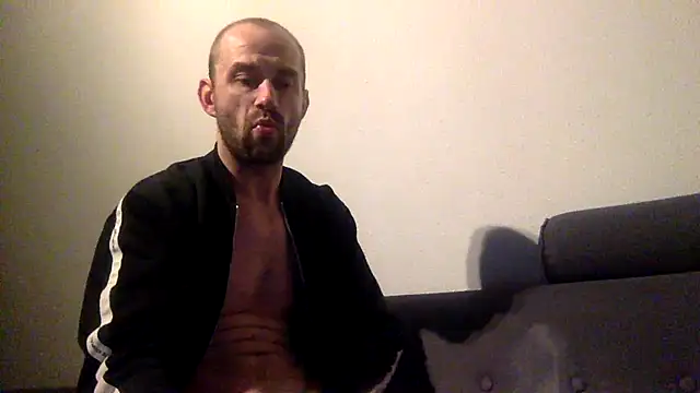 erwin-dare live XXX chat