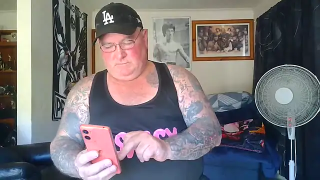 KINKYBLUEYES69's Webcam Show