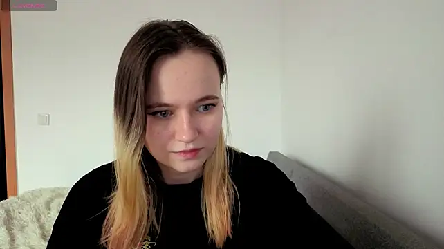 Ericha_Stone Adlı Modelin Canlı XXX Sohbeti