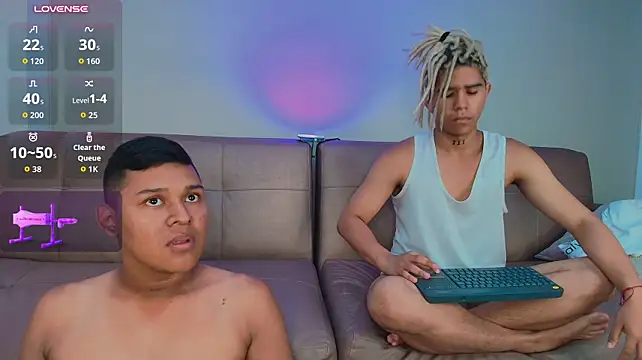 צ'אט XXX בשידור חי של AlanAndAxel