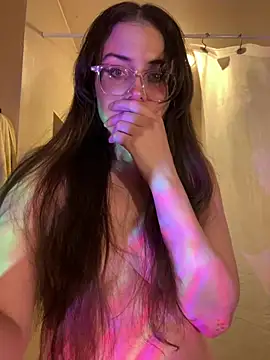 צ'אט XXX בשידור חי של EyaDivine1