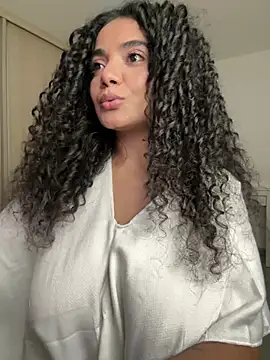 CurlyierrのライブXXXチャット
