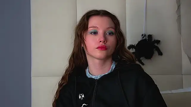 KeiraAsti Adlı Modelin Canlı XXX Sohbeti