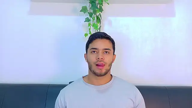 TylerWest_ Chat XXX in diretta