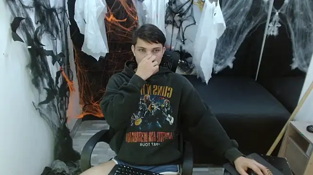 XXX chat uživo modela tommydans