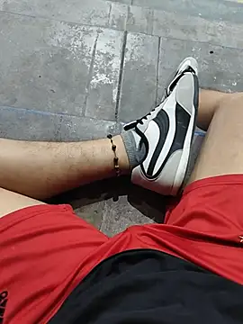 TonnyBottom live XXX chat