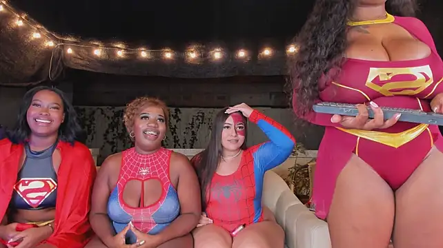 Pokazy przed kamerką – Chanel_boobs2