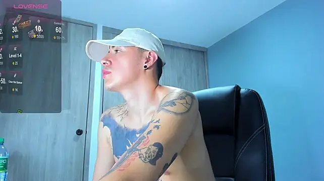 LOBO_ALPHA élő XXX-chatje