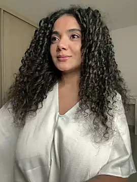 Curlyierr লাইভ XXX চ্যাট