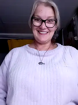Chat +18 de irinamaux ao vivo