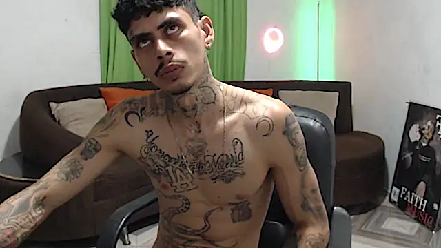alpha_zom Adlı Modelin Canlı XXX Sohbeti