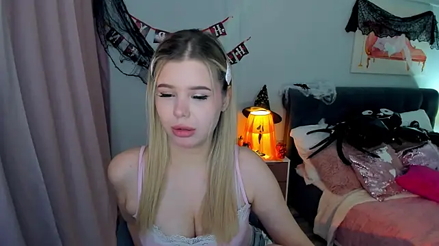 FollowLovee's Live XXX Chat