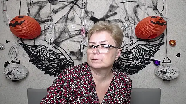 EmiliaGree's Live XXX Chat