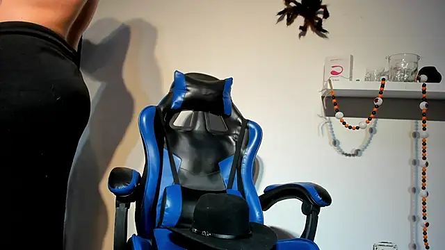 Chatroom XXX en direct de RikyAaron