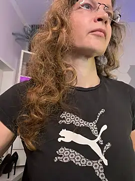 AnnikaRose Adlı Modelin Canlı XXX Sohbeti