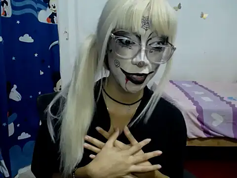 NanettethのライブXXXチャット